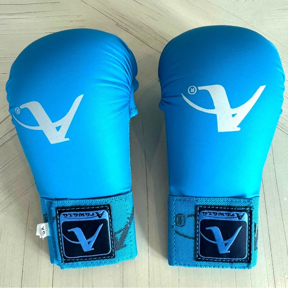 ARAWAZA Martial Arts Youth Fist Gear / Gloves – Blue, Size XS